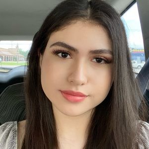 Meet your Posher, Gabriela